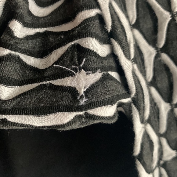 Textured grey and white skirt - Picture 7 of 7